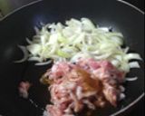 A picture of step 3 of Easy Nikujaga with Mentsuyu.