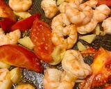 Une image de l'étape 1 de Crevettes sautées à l’ail et gingembre.