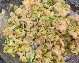 Foto del paso 2 de la receta: Ensalada de langostinos y lechuga
