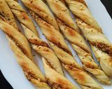 Hình bước làm 4 của món Bánh mì que bơ tỏi pate