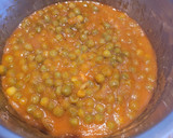 Foto del paso 1 de la receta: Butifarra de pollo con salsa de guisantes, alcachofas y huevo