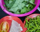 Foto langkah ke 1 dari resep Tumis kangkung ayam.