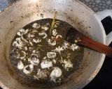 Foto langkah ke 4 dari resep Sotong kuah hitam.