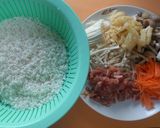 A picture of step 1 of Easy and Delicious! Chicken and Shimeji Mushroom Rice.