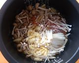 A picture of step 4 of Easy and Delicious! Chicken and Shimeji Mushroom Rice.