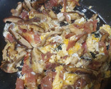 Foto del paso 3 de la receta: Revuelto de setas con jamón