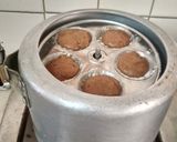 कुकर बटन केक (Cooker Button Cake Recipe In Marathi) रेसिपी स्टेप 3 फोटो 
