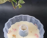 Foto langkah ke 4 dari resep Puding Coklat Susu Edible Flower.
