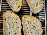 Tosta de angulas al ajillo
