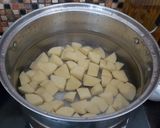 Foto langkah ke 1 dari resep Pierogi Polandia isi kentang keju & daging.