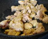 Foto langkah ke 2 dari resep Ayam Jamur Tumis Mentega.