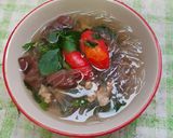รูปขั้นตอนการทำที่ 4 ของ เมนูแกงจืดผักตำลึง วุ้นเส้น เลือดหมู