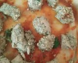 A picture of step 9 of Chicken Malai pizza pie.