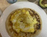صورة لخطوة 3 من وصفة وصفتي اللذيذة للأفوكادو والبيض 🥑🥚🥖🌿