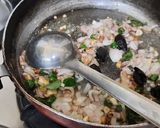 A picture of step 3 of Methi pithla jowar green garlic bhakri and thecha village style.