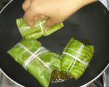 A picture of step 3 of Bhatki macher paturi.