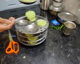 A picture of step 4 of Green Peas idli.