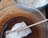 Une image de l'étape 2 de Moelleux chocolat, poires.