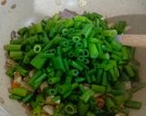 Foto langkah ke 3 dari resep Tumis Jamur dan Bunga Bawang Merah.