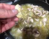 Foto del paso 4 de la receta: Salmón en salsa de cava con alcachofa y champiñones