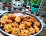 A picture of step 4 of Moong pakoda.