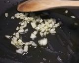 A picture of step 1 of Risotto al salmone e timo.