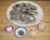 A picture of step 1 of Fried Shrimp Wrapped in Rice Noodles.