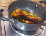 A picture of step 4 of Garlic tomato sauce maggi.