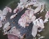 Hình bước làm 2 của món Mì xào hải sản