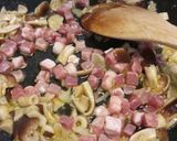 A picture of step 2 of Garganelli con funghi e pancetta.
