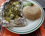 Foto del paso 4 de la receta: Pescado empapelado con salsa de tomatillo