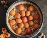 Foto del passaggio 5 della ricetta Crostata di albicocca e amaretti con frolla al rosmarino