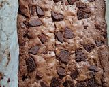 Foto del paso 9 de la receta: Brownie con galletas de chocolate