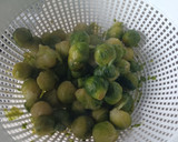 Foto del paso 1 de la receta: Macarrones con champiñones y coles de Bruselas