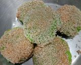 รูปขั้นตอนการทำที่ 7 ของ ขนมงาไส้ฝอยทอง (Pan-Fried Sesame Pancake with Sweet Egg Floss Filling)