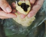 Foto langkah ke 5 dari resep Banana Bomb.