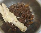 Foto langkah ke 5 dari resep Nasi Tim Ceker Ayam Jamur.