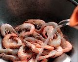 รูปขั้นตอนการทำที่ 4 ของ กุ้งผัดเนย