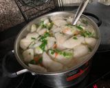Hình bước làm 7 của món Bánh lọc nhân tôm xào & hành tăm phi
