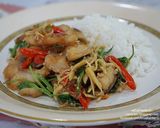 รูปขั้นตอนการทำที่ 4 ของ ข้าวราดปลาเก๋าผัดขึ้นฉ่าย
