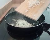 Foto del paso 2 de la receta: Gallineta en salsa con gambas