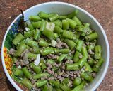 Foto langkah ke 3 dari resep Tumis Buncis Daging Cincang.
