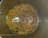 Foto del paso 6 de la receta: Bisque de langostinos con fideos fritos y gambas blancas