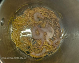 Foto del paso 6 de la receta: Bisque de langostinos con fideos fritos y gambas blancas