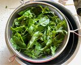 Foto del paso 1 de la receta: Salsa de albahaca (no pesto)