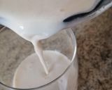 A picture of step 4 of Banana and date milkshake.