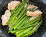 Une image de l'étape 4 de Aiguillettes de poulet au citron 🍋 et aux asperges.