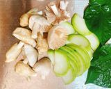 Hình bước làm 1 của món Canh Bầu Nấu Nấm Rơm