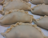 Foto del paso 2 de la receta: Empanada de Morcilla y Queso - Recetas Tradicionales Argentinas 🇦🇷