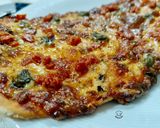 Foto del paso 7 de la receta: Pizza de pepperoni y gorgonzola con alcaparras